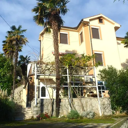 Apartman With Parking Space - 24005 *